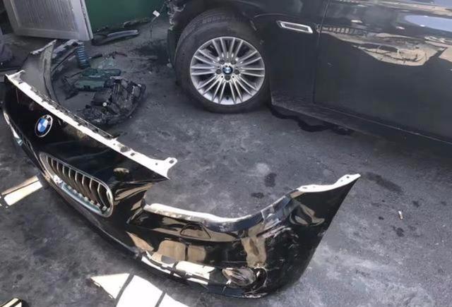 宝马被撞, 修时拆下保险杠, 才知道这车为什么卖这么贵