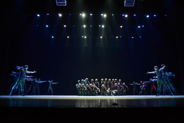 为祖国的繁荣起舞——解放军艺术学院军旅舞蹈精品专场献礼十八大