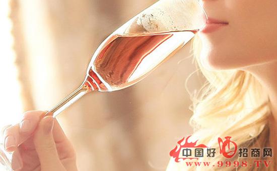 香槟杯怎么拿,拿法,图片,怎么摆