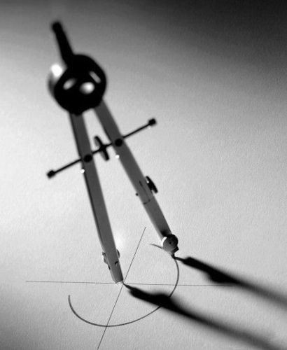 圆规为什么可以画圆,因为脚在走,心不变;人为什么不能圆梦,因为心不定