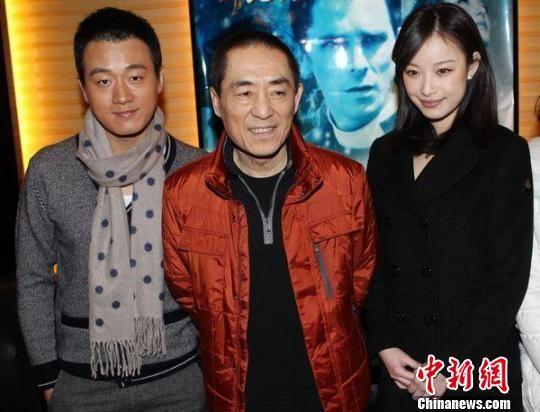 26日,张艺谋携倪妮,佟大为等电影《金陵十三钗》的主创人员来宁宣传