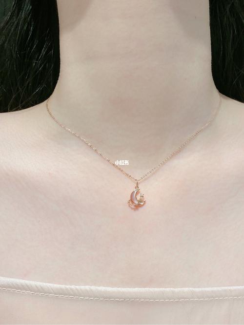 周围闪烁的星星钻石围绕着月亮93_钻石_项链_周大福怎么样_独白