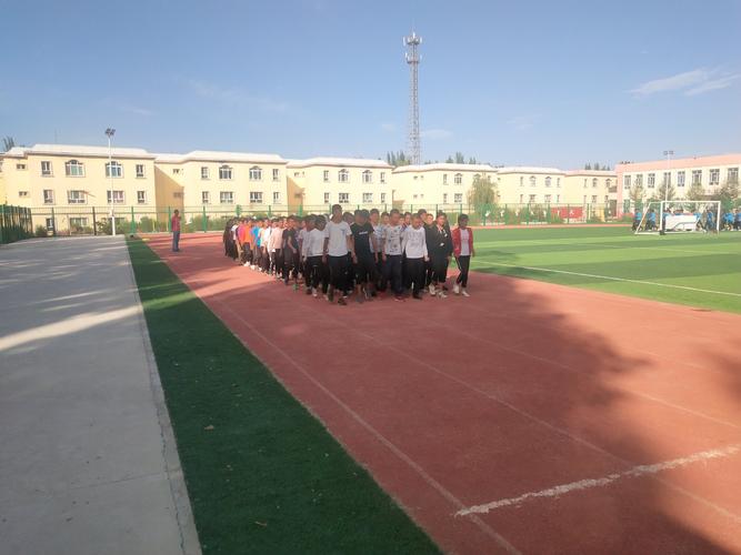 2019年巴仁乡中学新生入学军训汇报表演