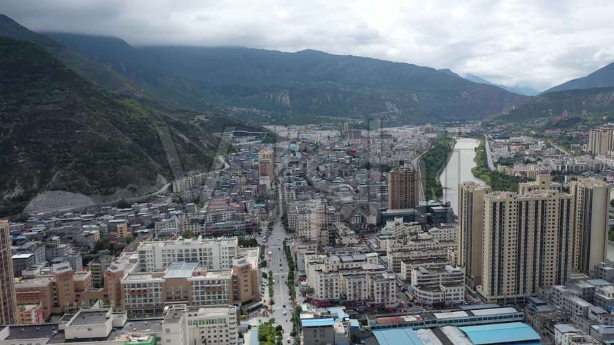 四川茂县县城城区航拍_3840x2160_高清视频素材下载
