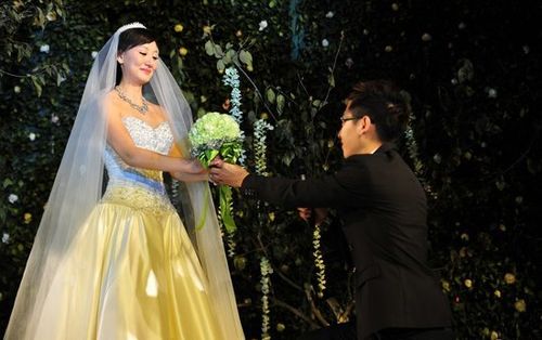 李好郭晓敏西安举办婚礼 现场唯美浪漫感人(组图)