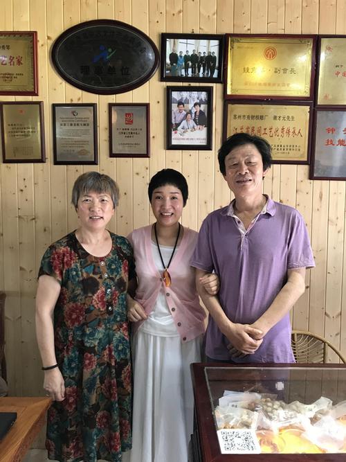 钟秀琴 橄榄核雕刻大师