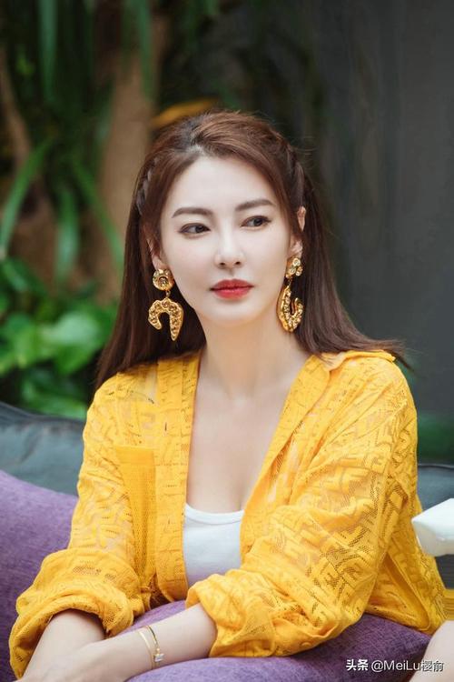 张雨绮非常的耐看丰润的身材让人羡慕美丽而又优雅