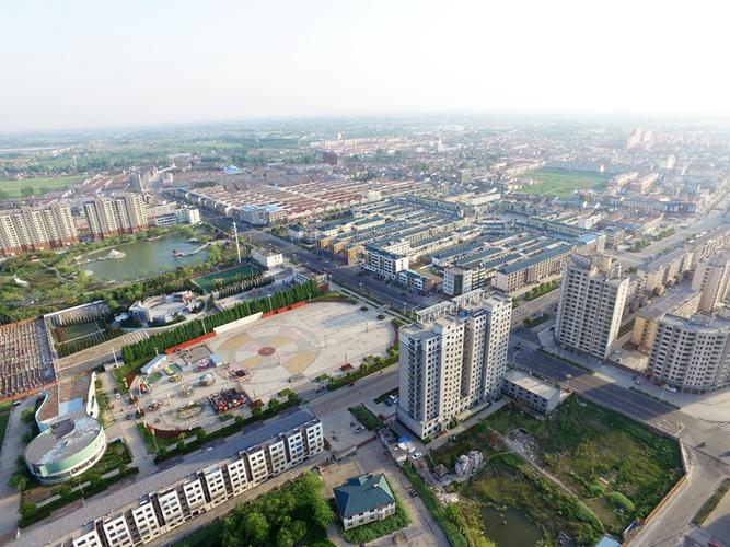 市委主要领导同志要求把益林当作县域次中心城市来建设,近几年,镇党委