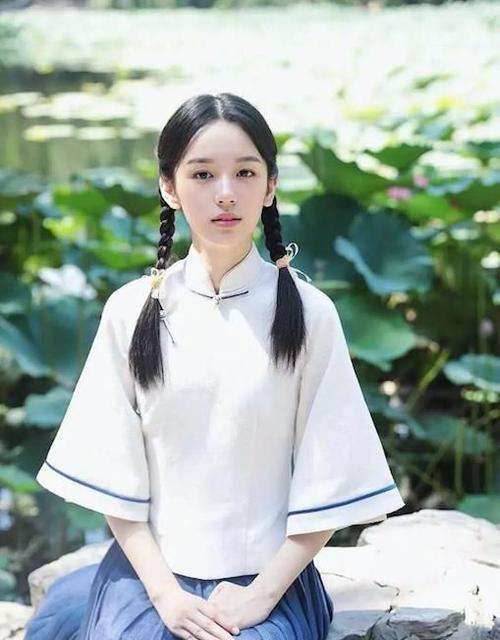 女星民国学生造型杨紫蒋勤勤好似大家闺秀我却被娜扎惊艳到了