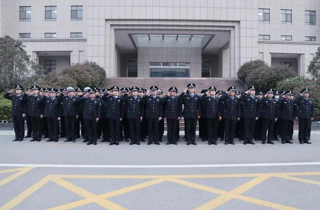 巨野县公安局隆重举行升国旗仪式