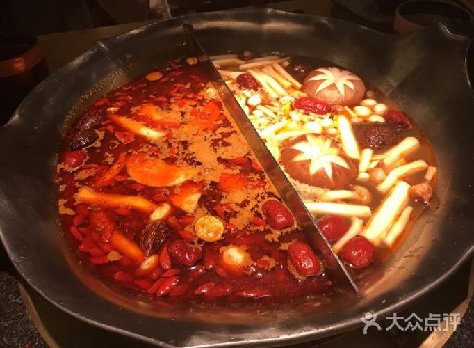 凑凑火锅·茶憩(静安晶品店)鸳鸯锅底图片 - 第1张