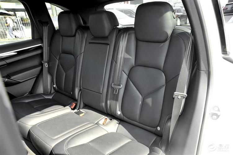 保时捷cayenne 后排座椅图
