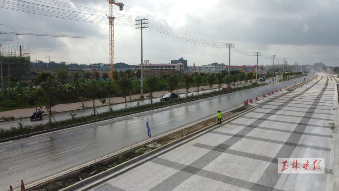 近日,城南客运枢纽至陆川北部工业园二期园区公路(民主南改扩建