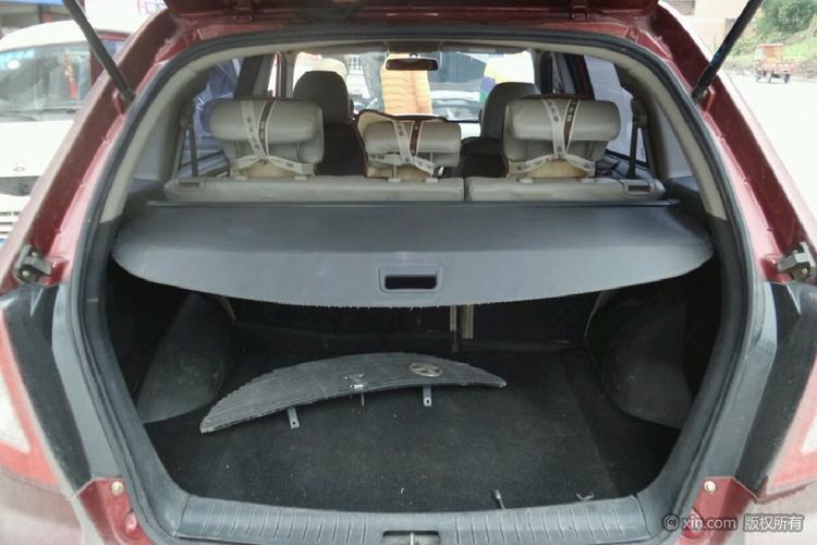 力帆汽车x60后备箱