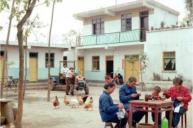 几张保留百年的老照片,一个细节意外揭露乡村住宅的真实面貌