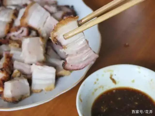 云南保山特色美食"火烧肉",是保山人念念不忘的家乡