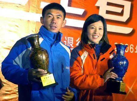 杨扬和李佳军在退役仪式上