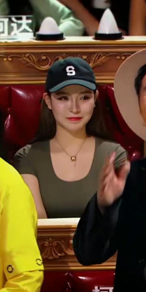 发现更大的世界 打开 火星情报局第四季第一期的这个美女是谁啊?
