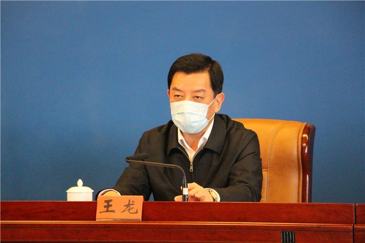 龙岩市委副书记,常务副市长王龙发布相关情况.