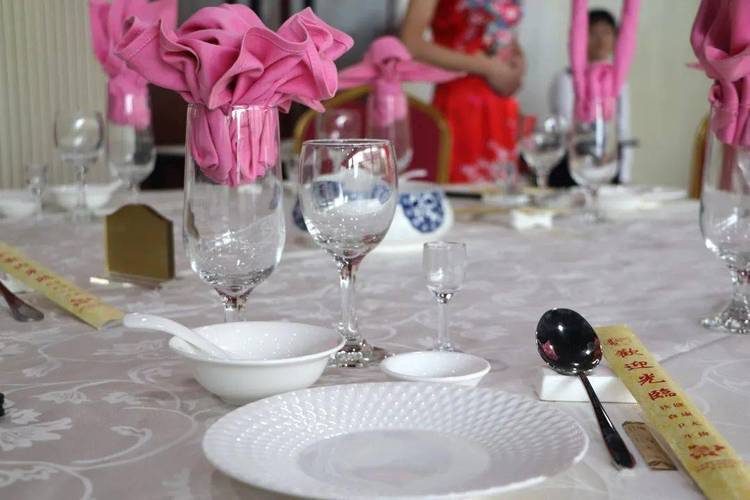 旅游系承办硖石街道中餐宴会摆台技能比赛