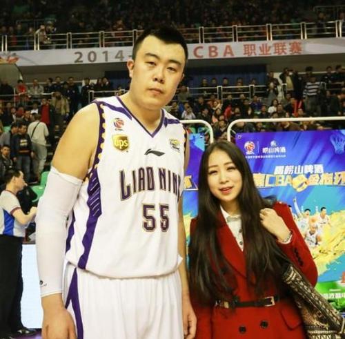 cba球星韩德君现状:出身农村姐姐供他打球,今给姐姐买车买房