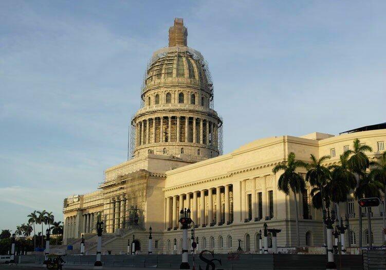 也是世界上最著名的六大国会宫殿