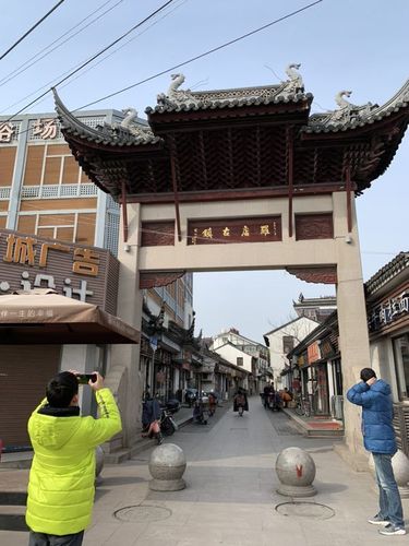 初一到刘行给爷爷奶奶拜年,我们去了罗店古镇游玩.