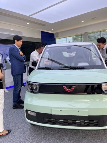 小米汽车新动向:雷军现身五菱宏光 miniev 生产基地