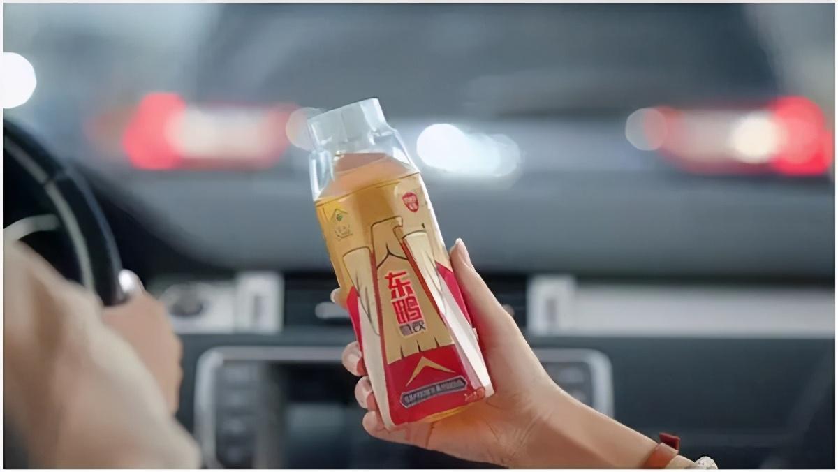 搭车唐探3,狂卖50亿的东鹏特饮,力挑红牛? - 脉脉