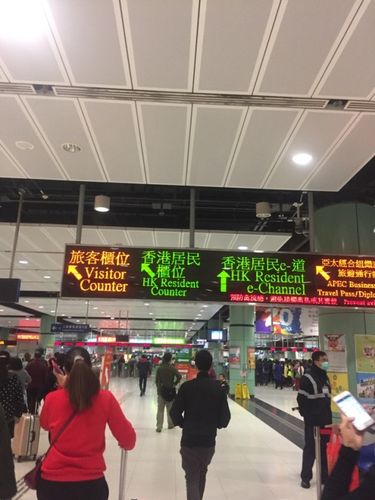 图片是入境后,准备去坐香港地铁了. 地铁从福田口岸开始 ,路线如图.