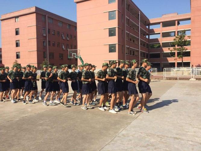 求实中学2016年高一新生军训