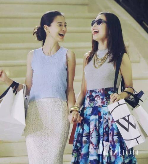 看杨幂刘诗诗ab倪妮大合影,我理解了塑料姐妹花的含义