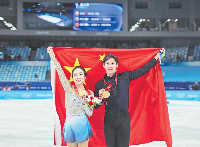 花样滑冰双人滑中国选手隋文静韩聪夺冠