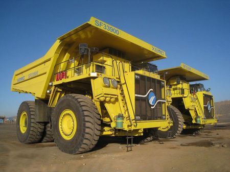 三峡工程的大翻斗50-100吨以上,额定载荷85吨,听说世界最大的翻斗车可