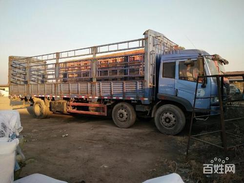 重型仓栅式货车出售