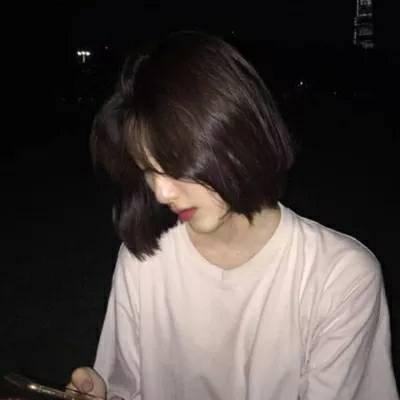 黑色帅气短发女生头像