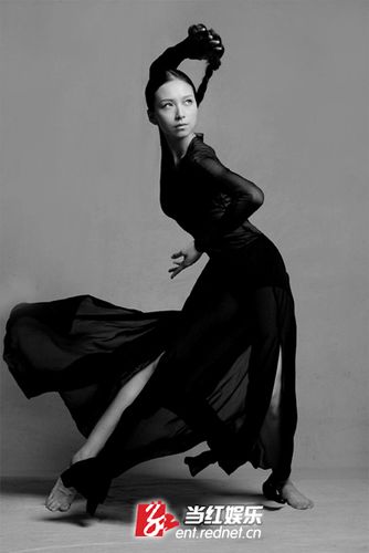 李倩拍摄全新时尚大片 展现个人独特身韵(图)