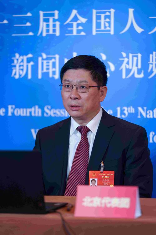 全国人大代表,中国铁路北京局集团有限公司党委书记,董事长赵春雷介绍