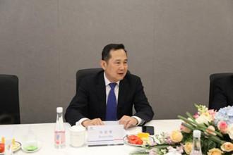河南建业控股发展有限公司董事长马宝军先生主持会议