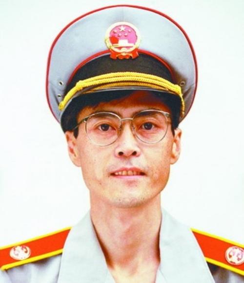 人民英模:谭彦