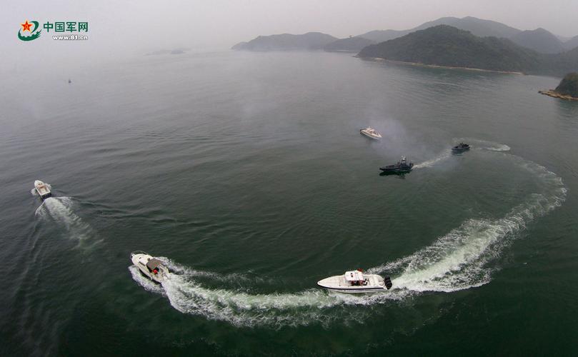 3月23日,香港水警与广东边防总队快艇一起成功合围目标船只,将其押解