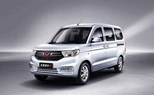 五菱宏光v上市,发动机与销冠宏光s如出一辙,搭1.5l手动挡