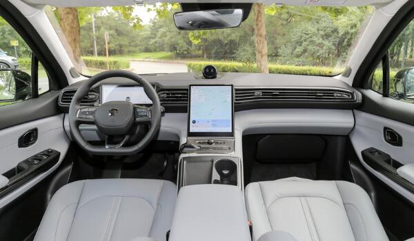 蔚来es6内饰颜色哪个好当属时尚黑白配色