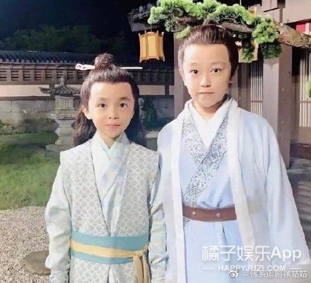 这部分剧情可能还没播,据说是温客行在阿湘大婚的时候把簪子送给了阿