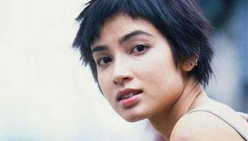 郑雪儿,新加坡歌手,演员,出演的影视作品有《寻秦记》,《 》,《创世纪