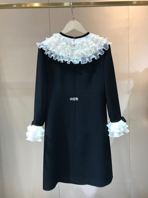 miumiu 早春新款连衣裙_连衣裙_缪缪怎么样_时尚_穿搭