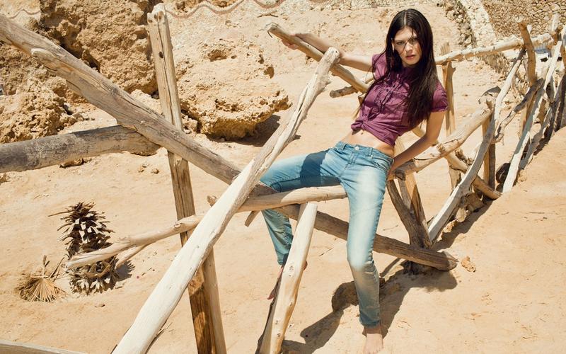 2011高清晰美国品牌reserved春夏牛仔壁纸美诱女人