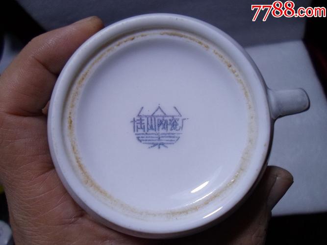 六七十年代山东博山产带底款(简化字)《松鹤延年》全品老茶杯一对