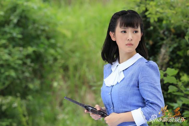 学生兵孙艺宁变甜美校花演绎成长蜕成女战士