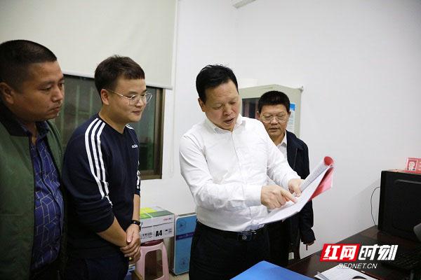 衡阳市珠晖区委副书记,区长魏中发调研脱贫攻坚工作.